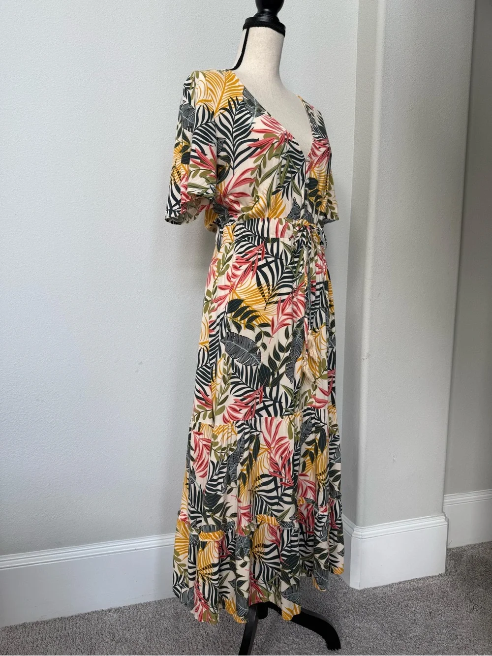 Sunday Mi Amor Tropical V-Neck Maxi Dress - Picture 4 of 13